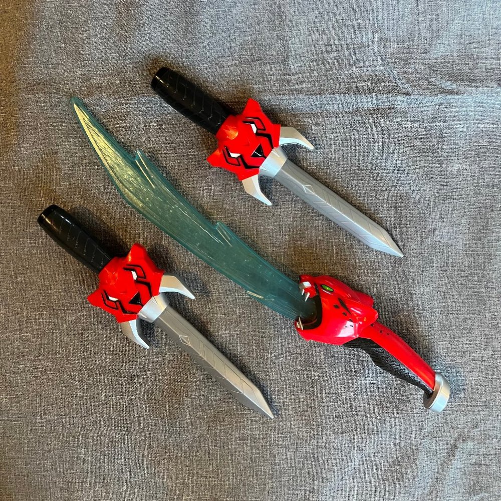 Power Rangers Beast Morphers Cheetah Blade Sword & Dual Daggers